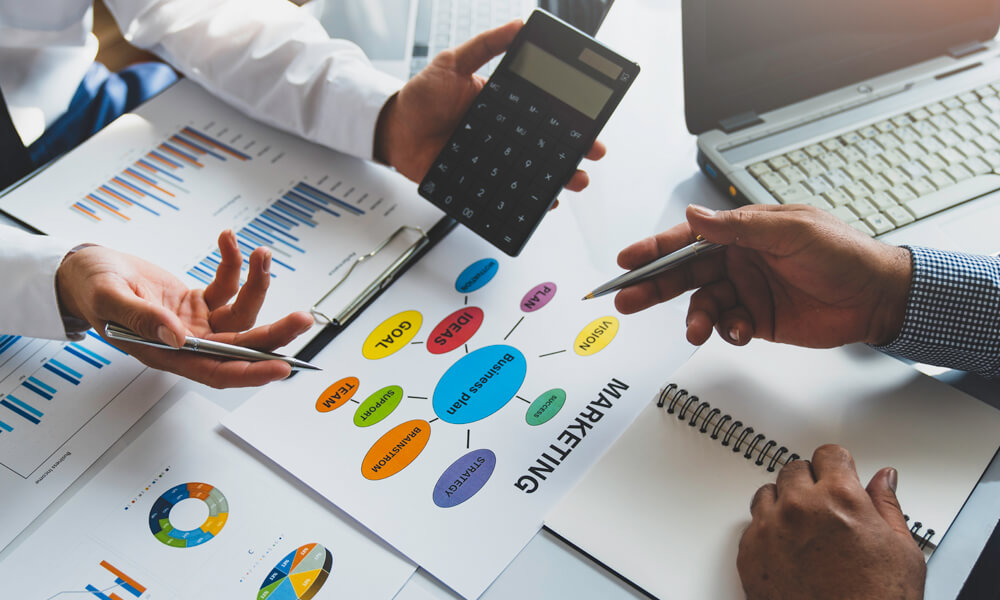 Consultants Develop Customized Strategies & Solution